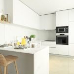 Moderne keuken in wit met marmeren afwerking