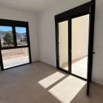 Moderne woning met zwembad en buitenterras