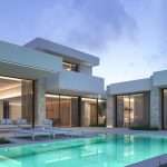 Modern huis met zwembad en verlichting
