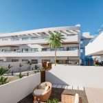 Moderne appartementen met open balkons en tuinen