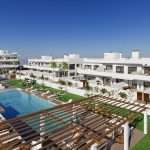 Moderne appartementencomplexen met zwembad en groene tuin